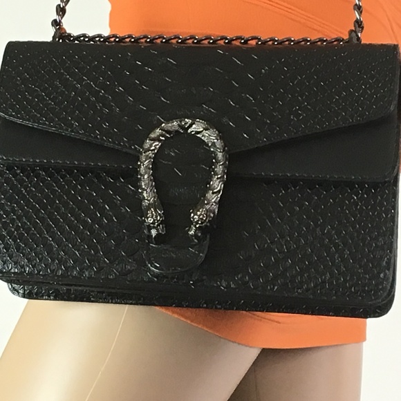 Chain Link Shoulder Bag - Picture 3 of 4